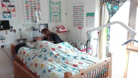 Simone e Chiara prigionieri nel palazzo vuoto, con l’ascensore inaccessibile