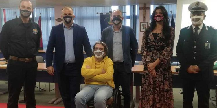 Incidenti, parcheggi e rifiuti: nasce un Sos per i non udenti