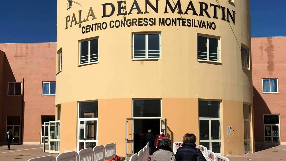 Vaccini anti Covid persone fragili, attiva a Montesilvano la piattaforma per prenotare la somministrazione della dose