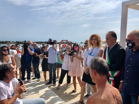 Disabili: Stefani, spiaggia Montesilvano è prototipo per Paese