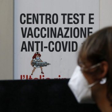 Ultimo decreto Covid: dall’ obbligo di vaccino ai 50enni al Green Pass per i negozi alla DAD per la scuola